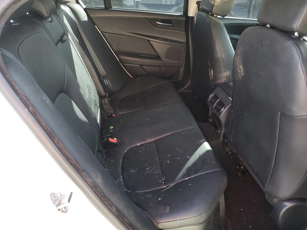 SAJAD4FX9KCP43909 2019 Jaguar Xe Premium