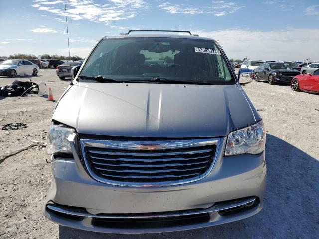 2015 CHRYSLER TOWN & COU 2C4RC1JG4FR714938
