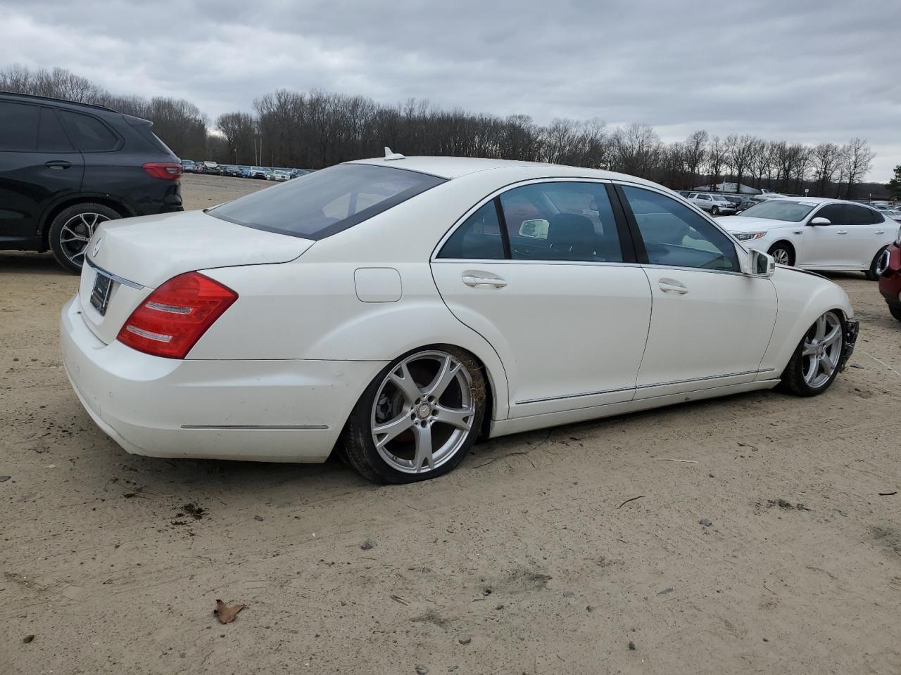 2013 Mercedes-Benz S 550 vin: WDDNG7DBXDA517298