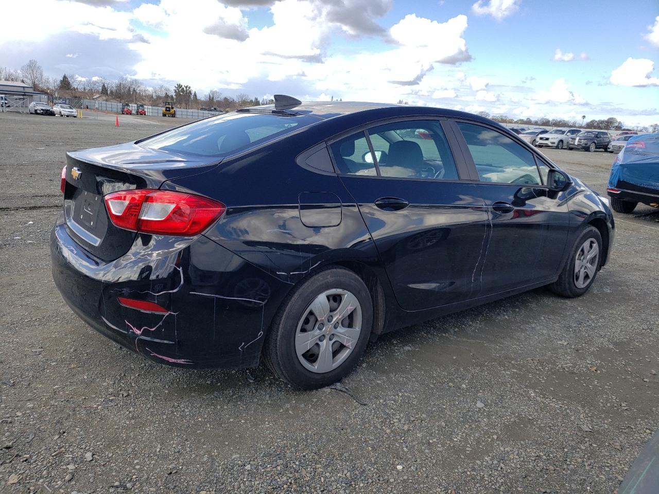 2018 Chevrolet Cruze Ls vin: 1G1BC5SM7J7120036