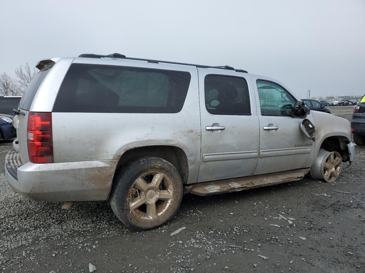 2014 Chevrolet Suburban K1500 Ls vin: 1GNSKHE75ER139042