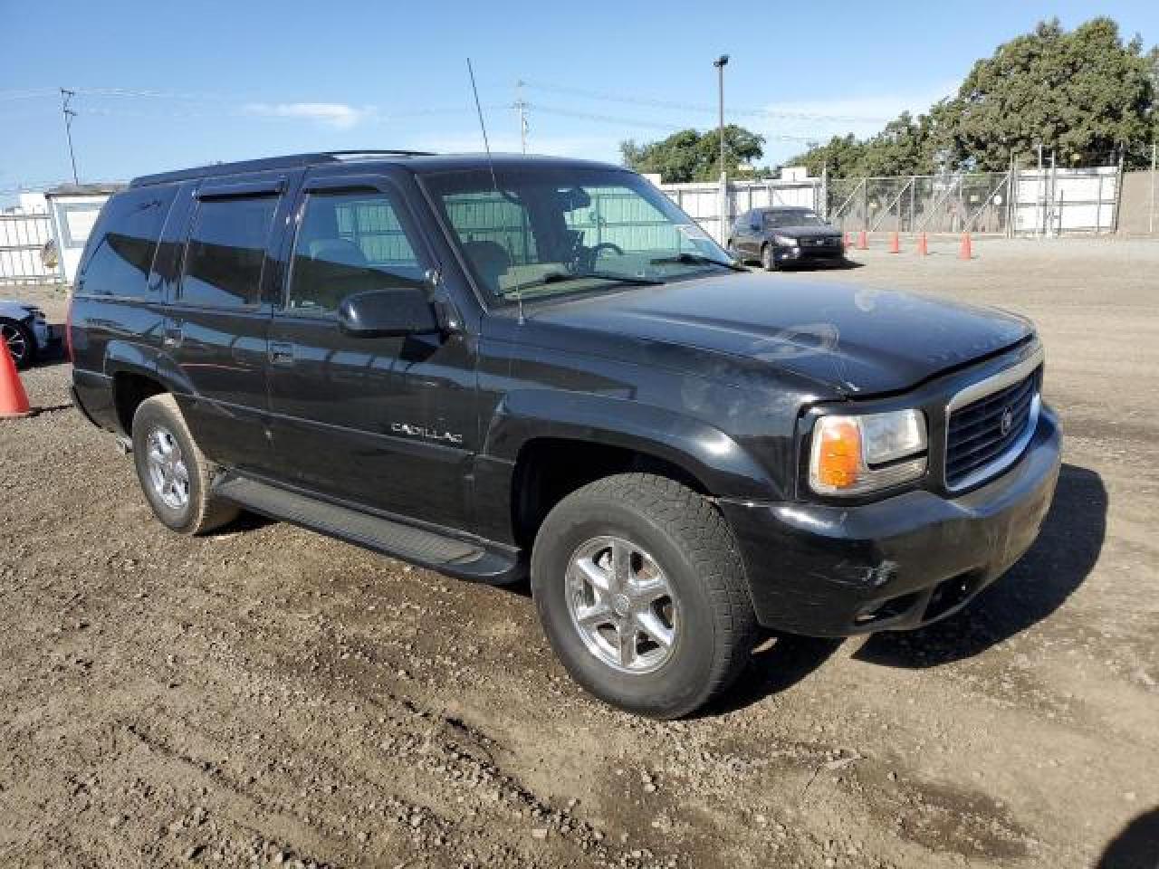 1GYEK13R1XR419135 1999 Cadillac Escalade