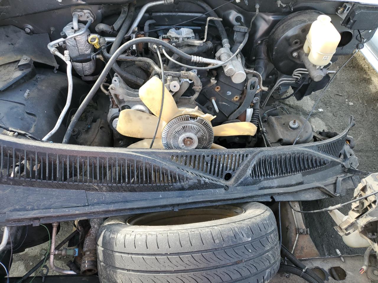 2GCEC19W2Y1323802 2000 Chevrolet Silverado C1500