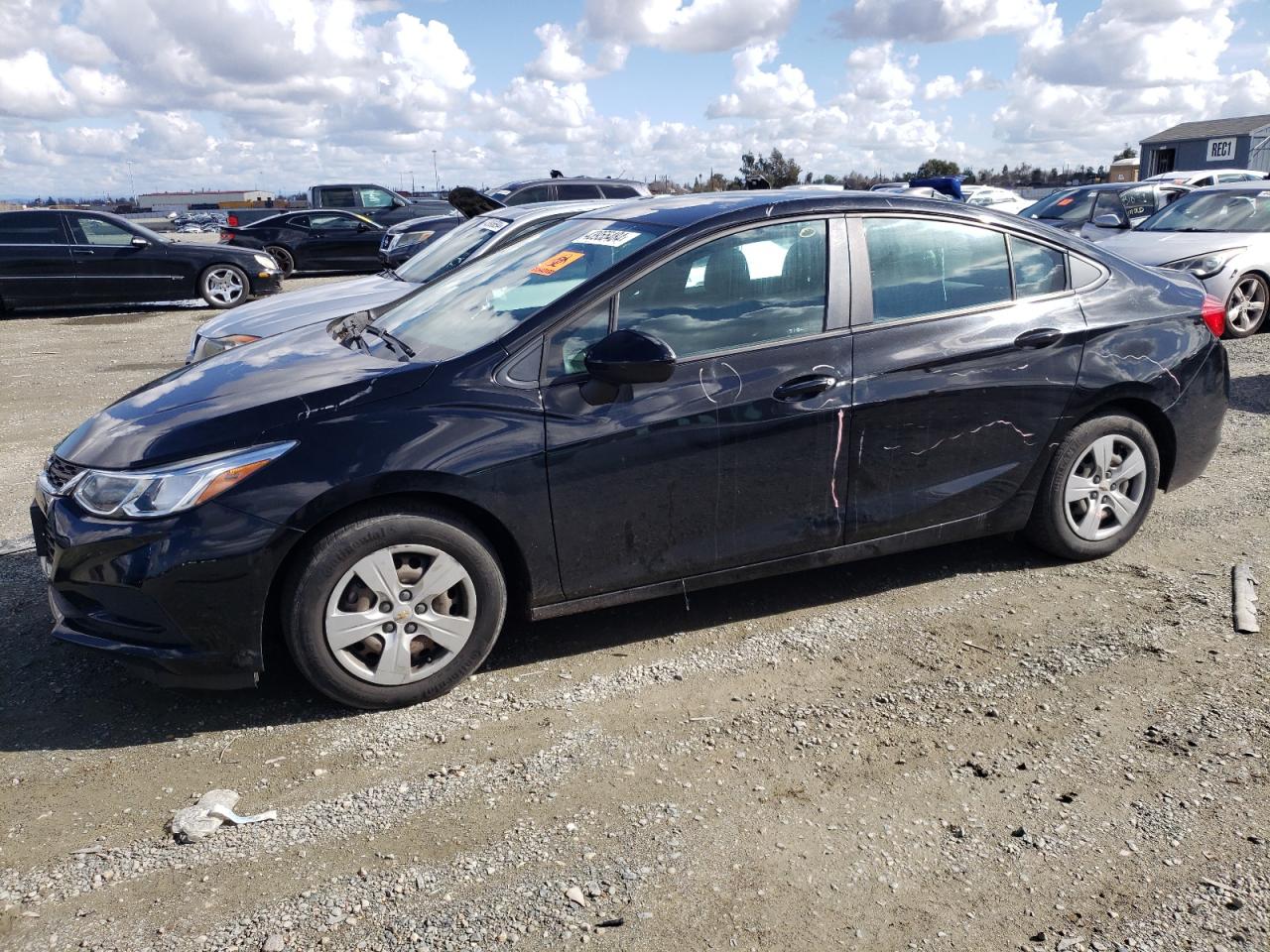 2018 Chevrolet Cruze Ls vin: 1G1BC5SM7J7120036