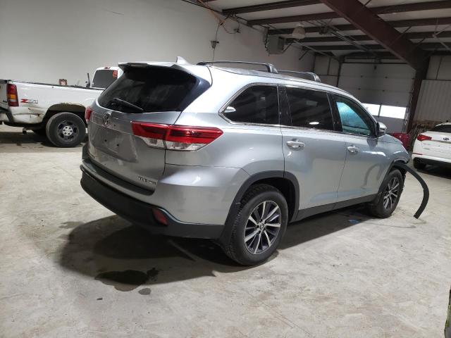 VIN 5TDJZRFH5KS920623 2019 Toyota Highlander, SE no.3