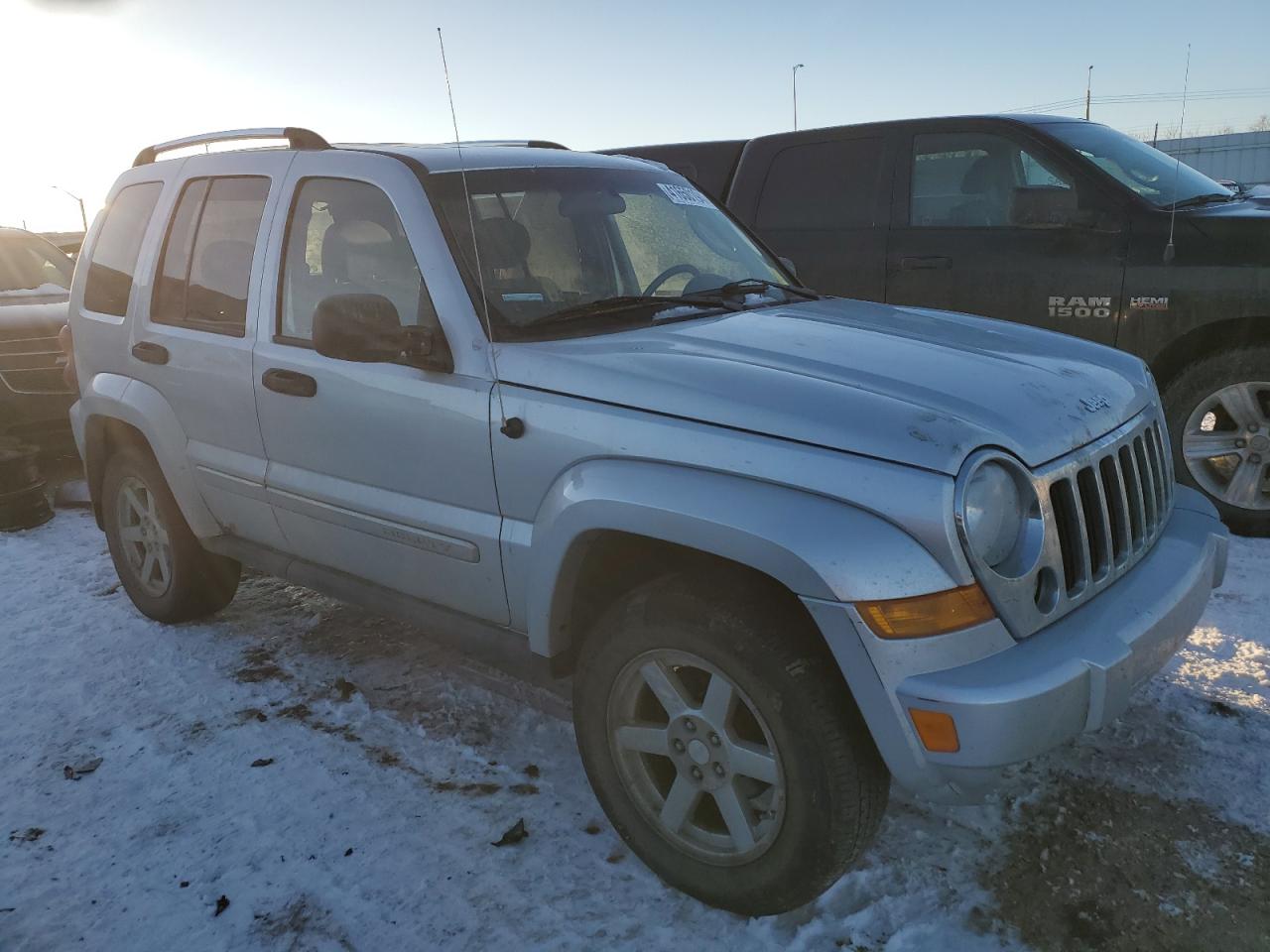 1J4GL58K25W619786 2005 Jeep Liberty Limited