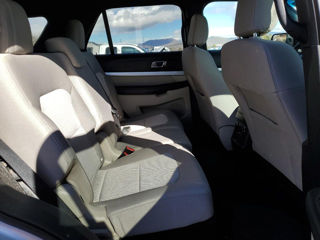 2018 Ford Explorer vin: 1FM5K8BH7JGB66084