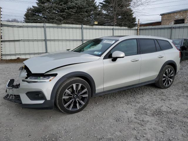 2021 Volvo V60 Cross Country 