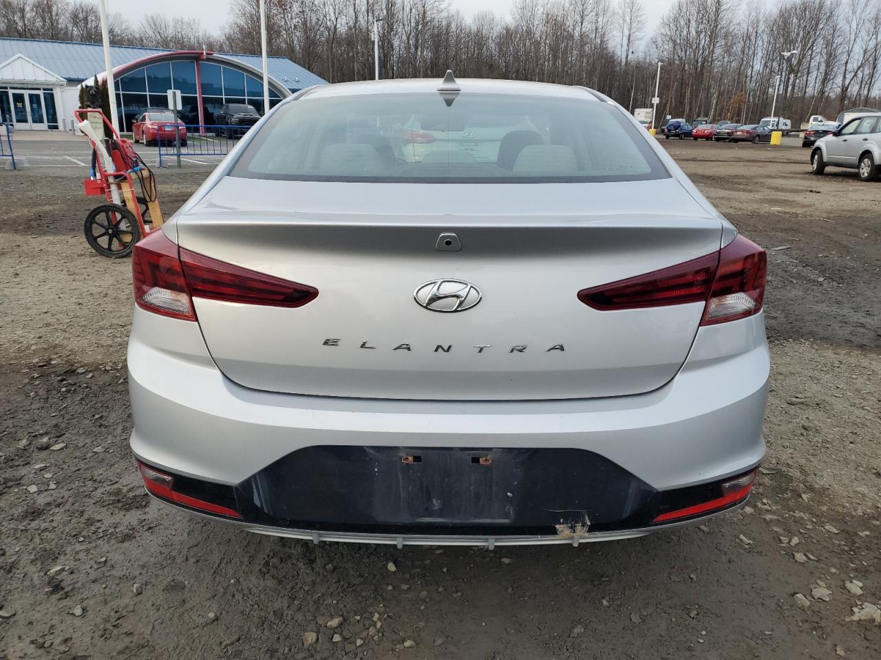 Lot #2409305119 2019 HYUNDAI ELANTRA SE