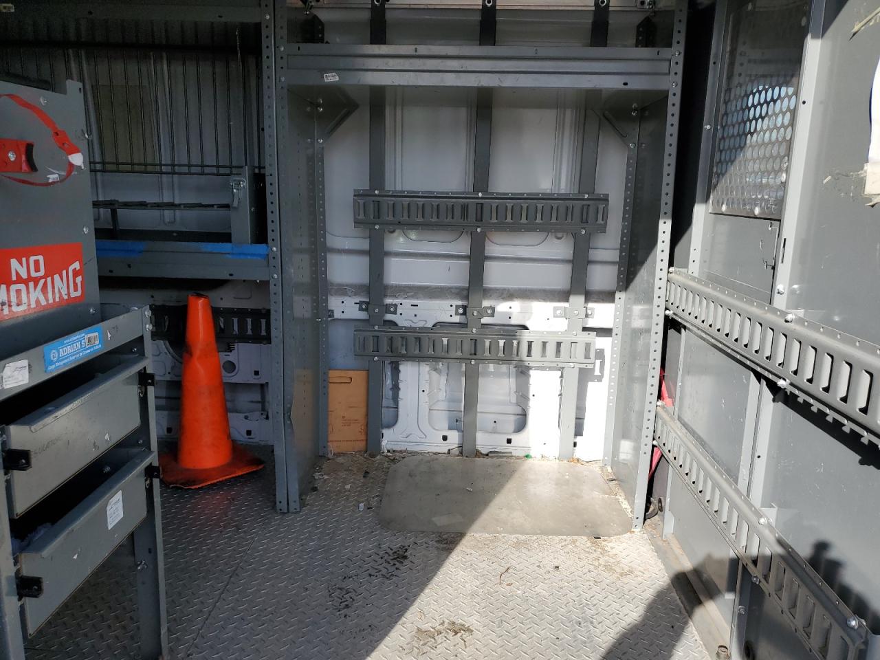 VIN: 1FTBW2CM6JKA27663 2018 FORD TRANSIT