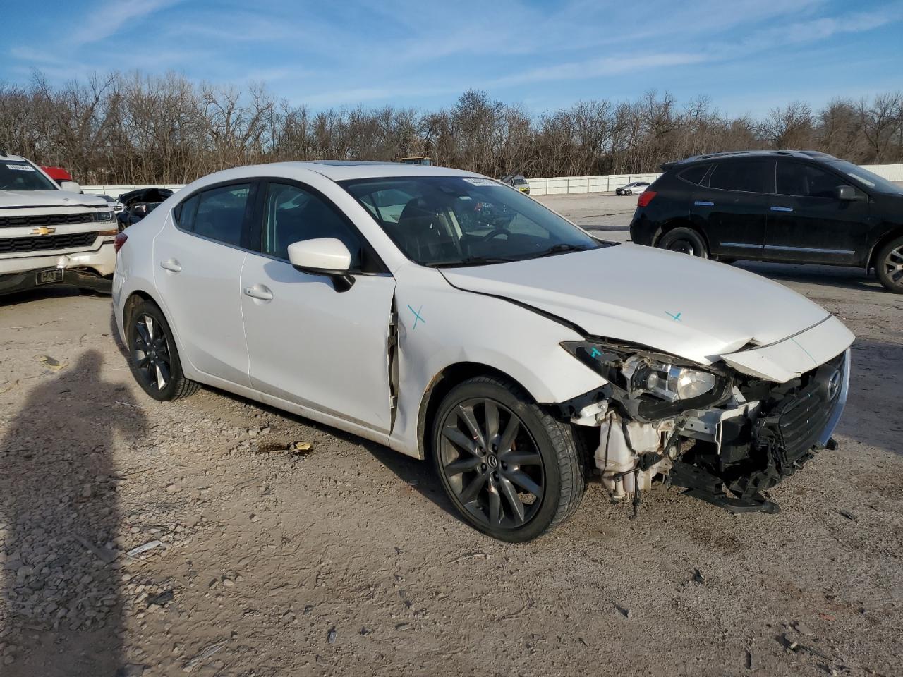 3MZBN1V33JM221686 2018 Mazda 3 Touring