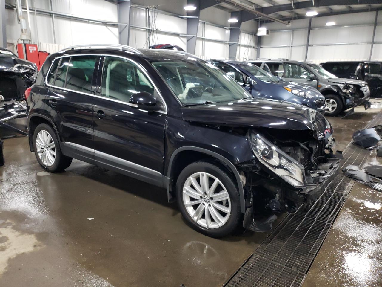 2016 Volkswagen Tiguan S vin: WVGBV7AX2GW564265