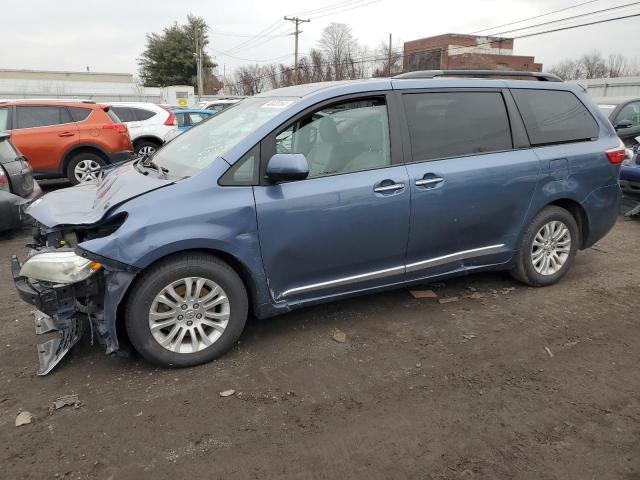 2017 Toyota Sienna XLE