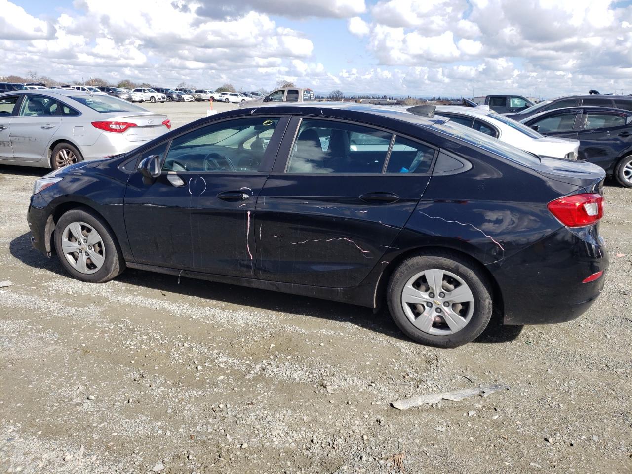 2018 Chevrolet Cruze Ls vin: 1G1BC5SM7J7120036