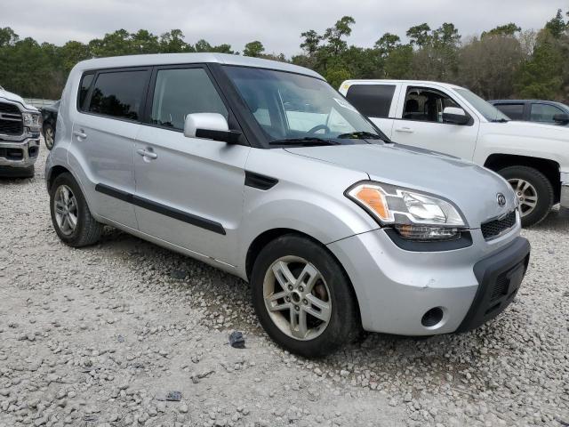 2011 Kia Soul + VIN: KNDJT2A23B7710642 Lot: 44390284