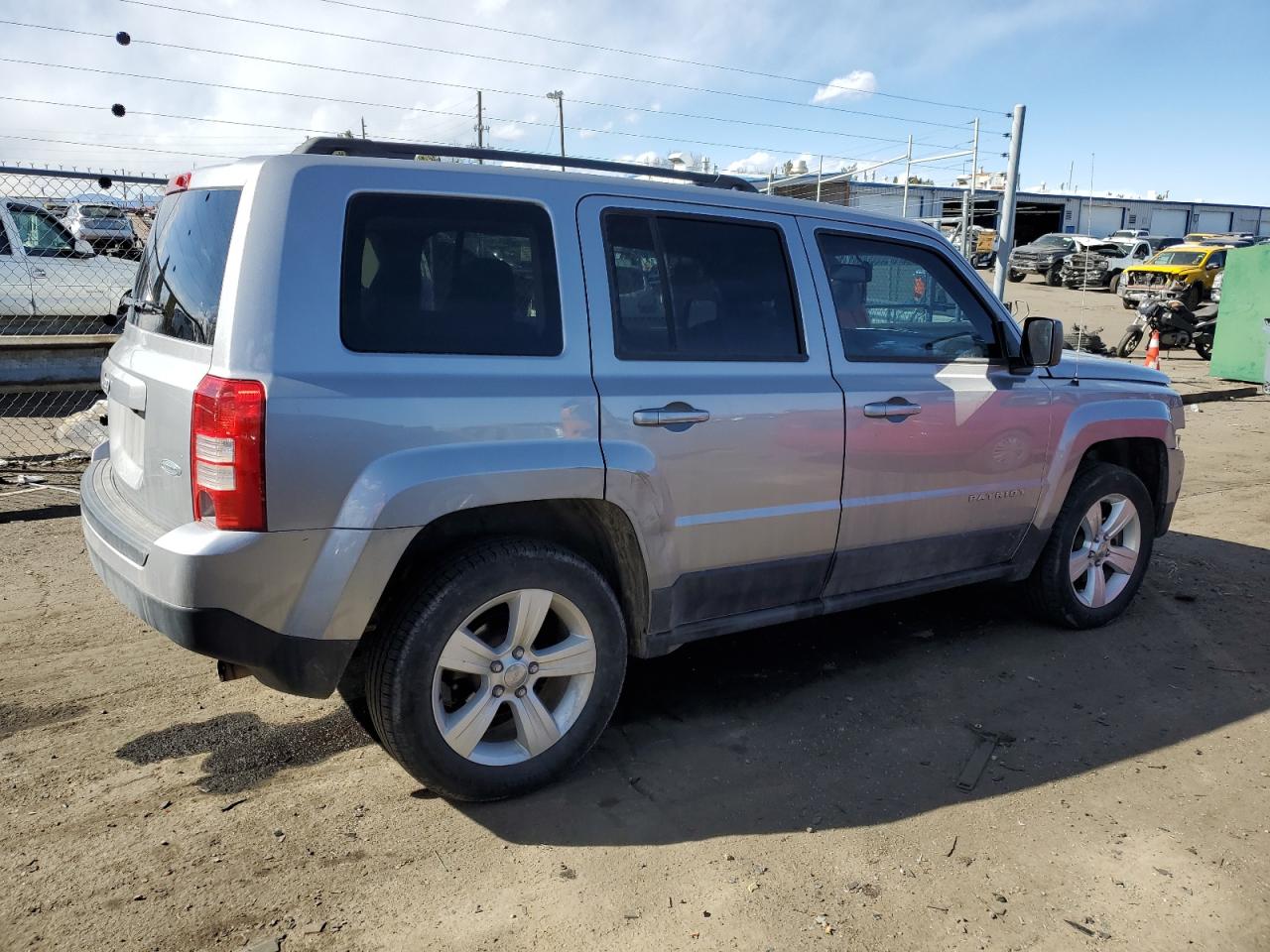 2016 Jeep Patriot Latitude vin: 1C4NJRFB4GD702373