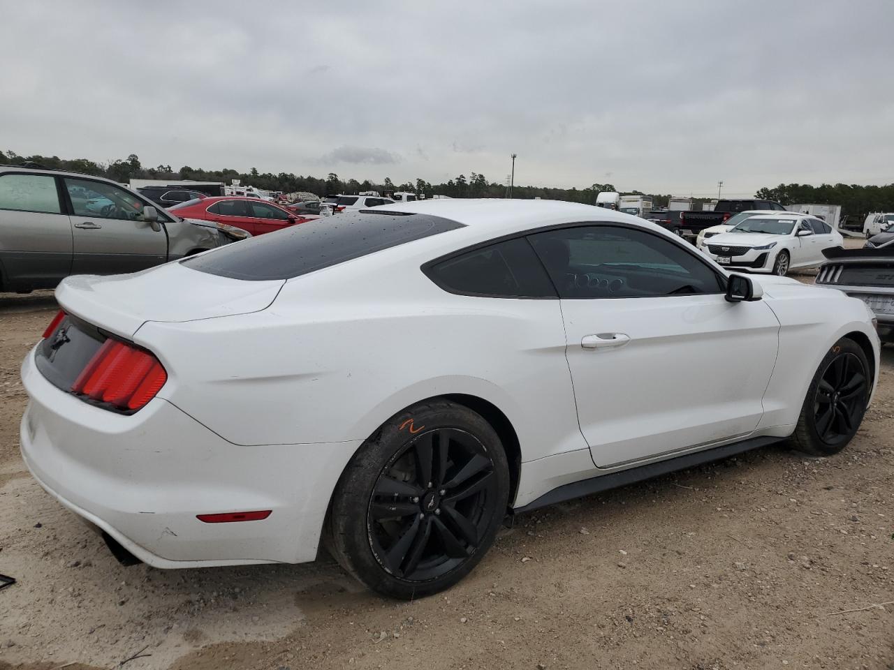 1FA6P8TH2F5338782 2015 Ford Mustang