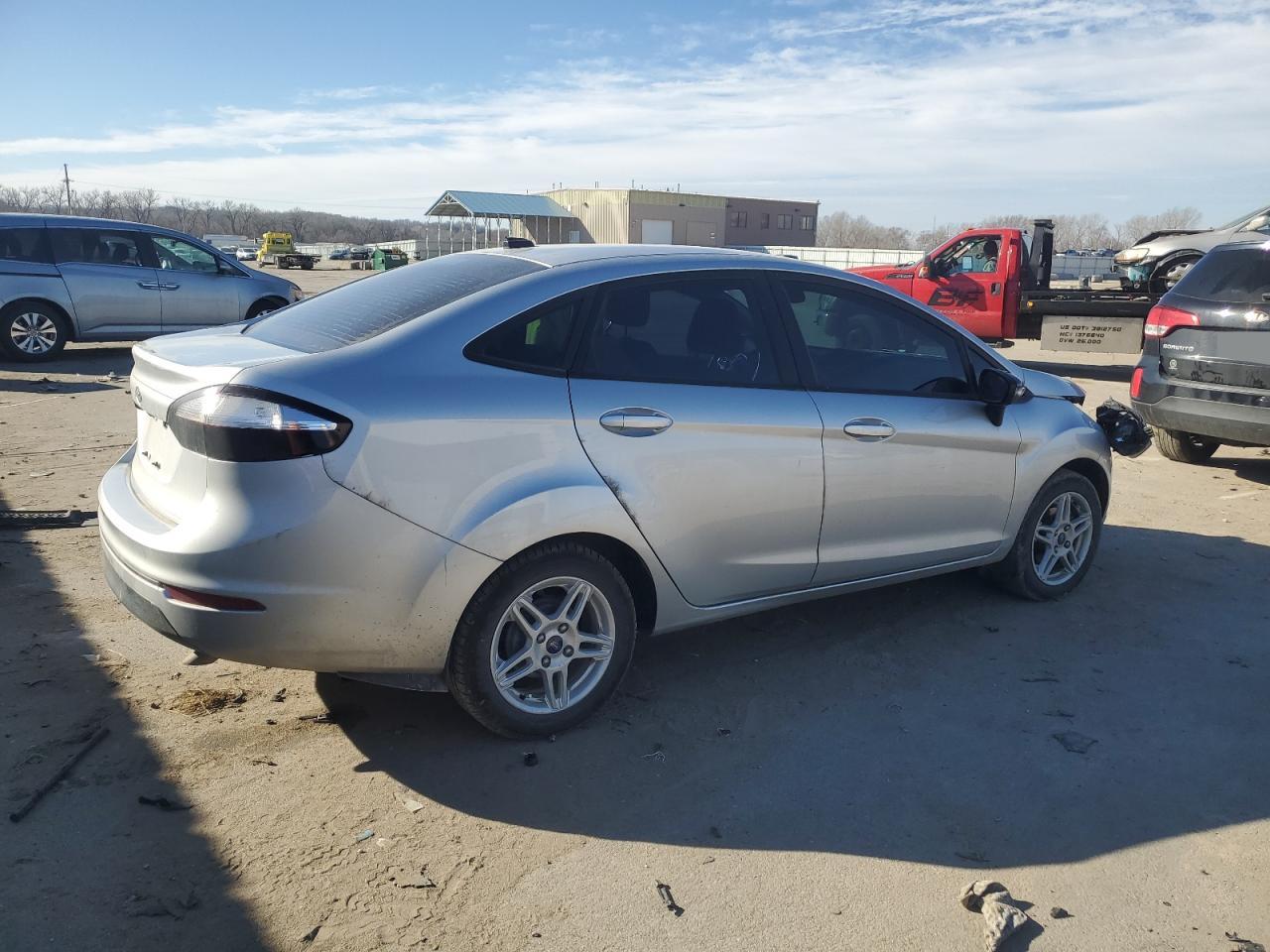 2018 Ford Fiesta Se vin: 3FADP4BJ4JM124853