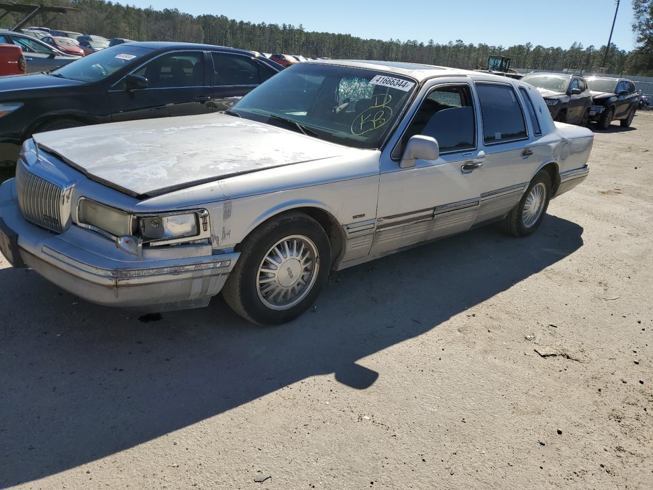 1995 Lincoln Town Car at SC Harleyville Copart lot 41666344