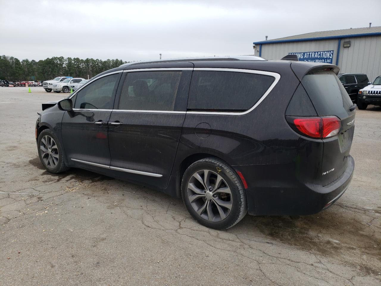 2017 Chrysler Pacifica Limited vin: 2C4RC1GG2HR684302