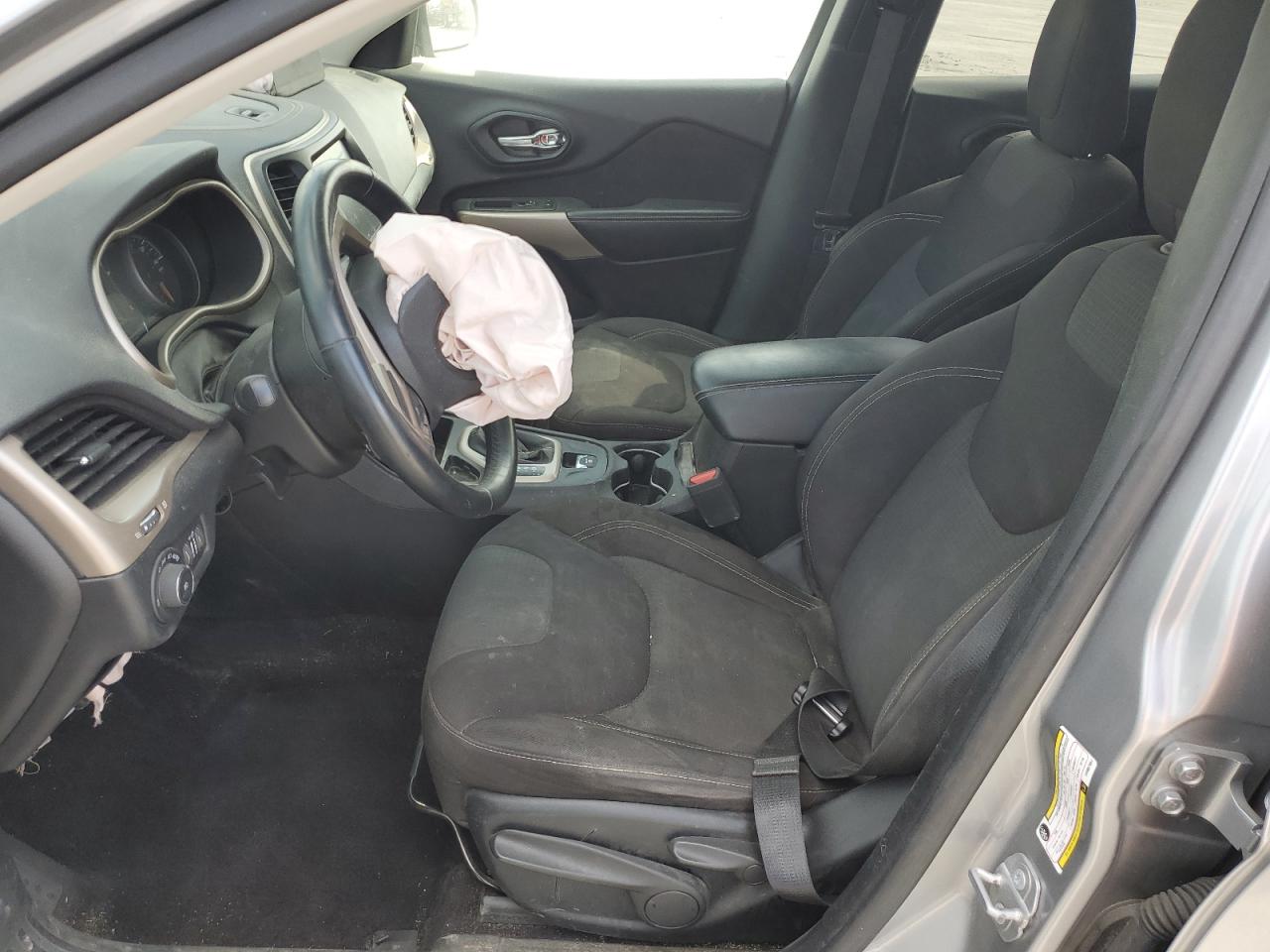 1C4PJLCB0HW607891 2017 Jeep Cherokee Latitude