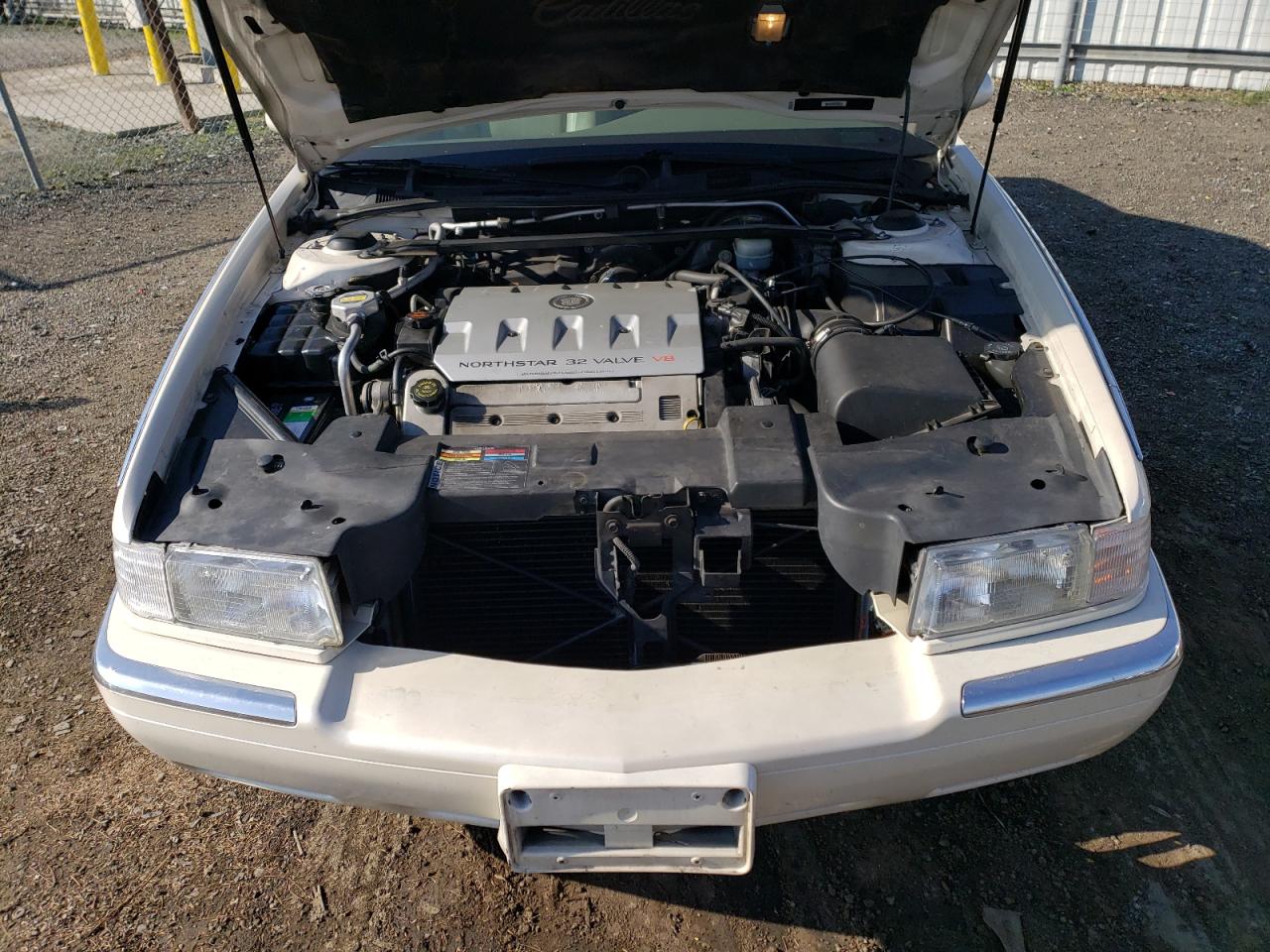 1G6EL12Y9YB704478 2000 Cadillac Eldorado Esc