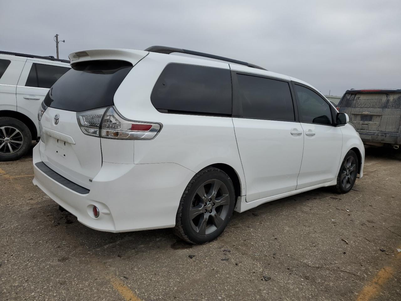 5TDXK3DC3FS668668 2015 Toyota Sienna Sport