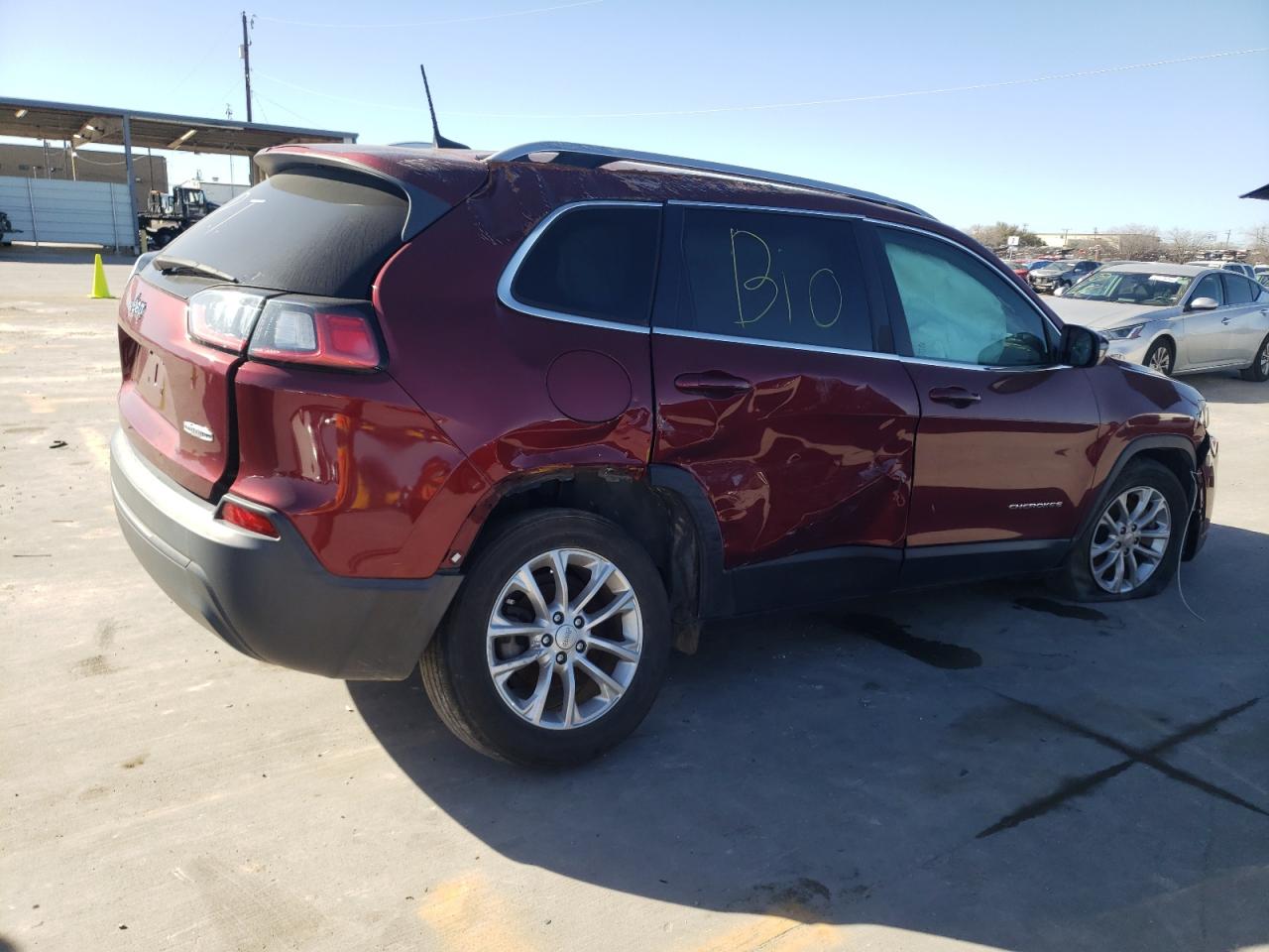 1C4PJLCB6KD129978 2019 Jeep Cherokee Latitude