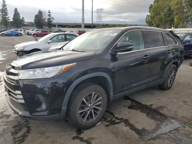 VIN 5TDKZRFH4KS312533 2019 Toyota Highlander, SE no.2