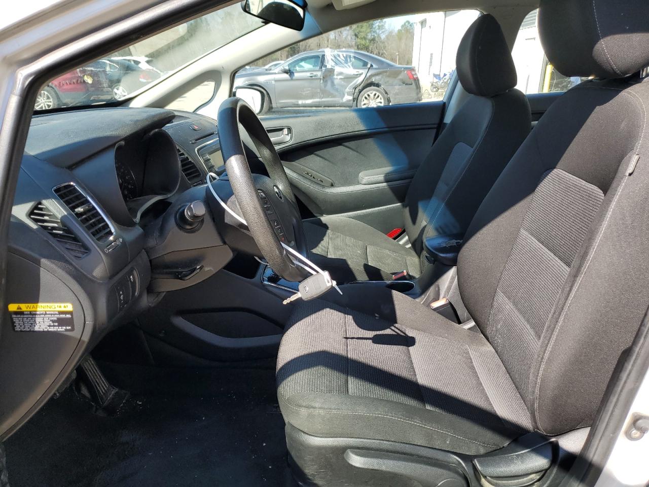 3KPFK4A76JE215737 2018 Kia Forte Lx