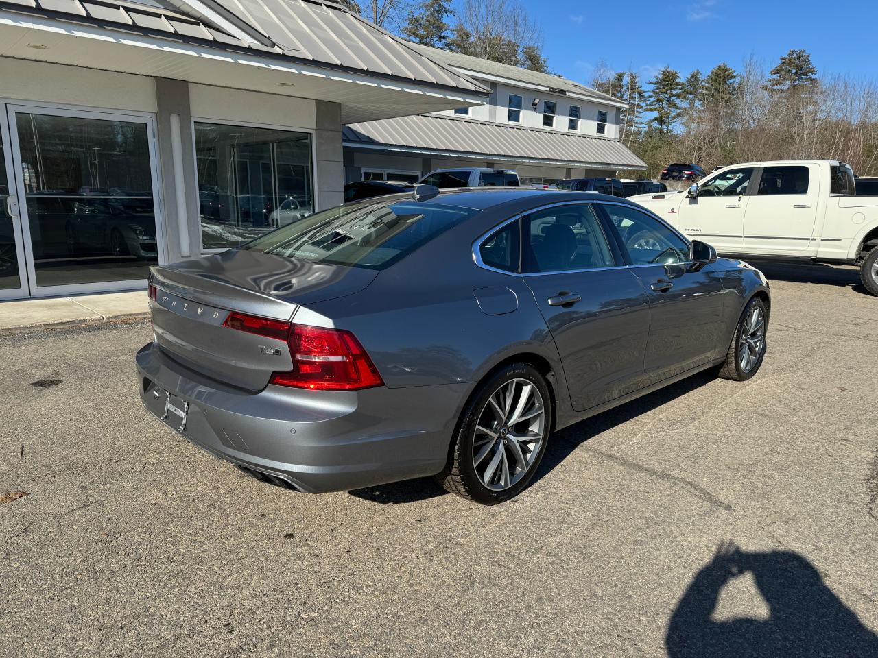 YV1A22MK1H1016035 2017 Volvo S90 T6 Momentum