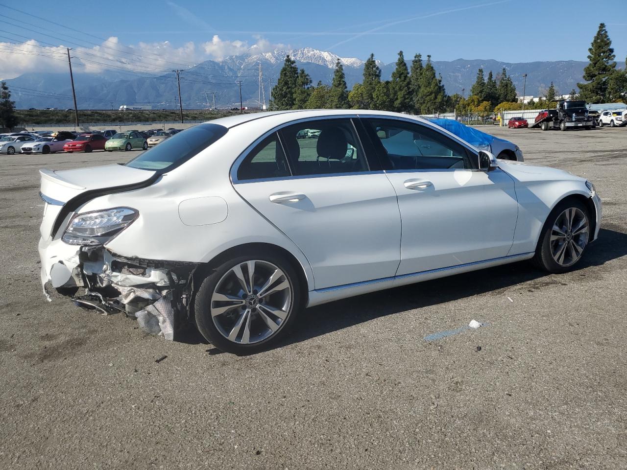 2017 Mercedes-Benz C 300 vin: 55SWF4JB9HU228977