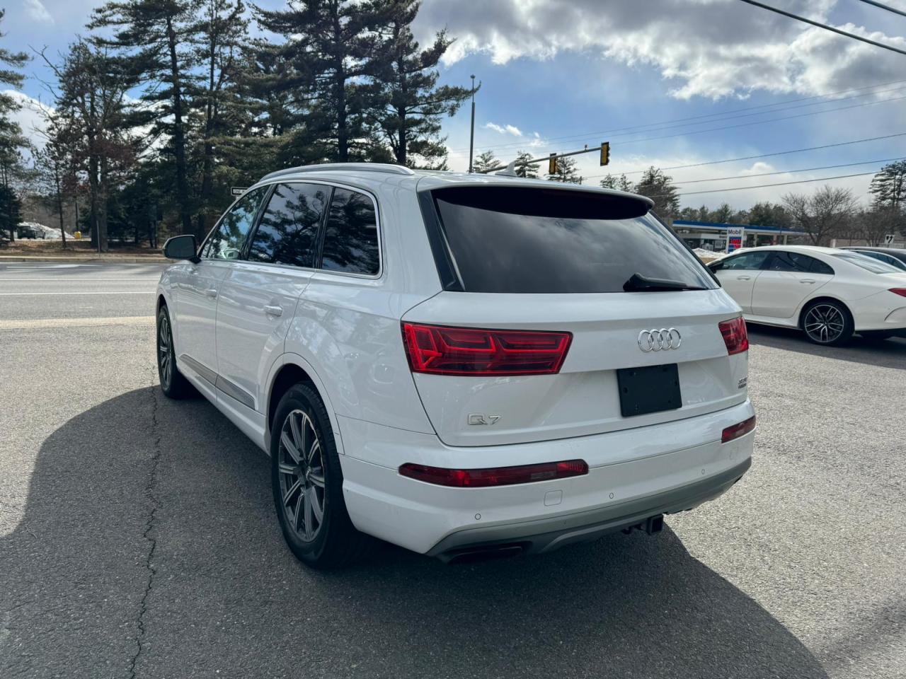 wa1vaaf72hd002683 WA1VAAF72HD002683 2017 Audi Q7 Prestige