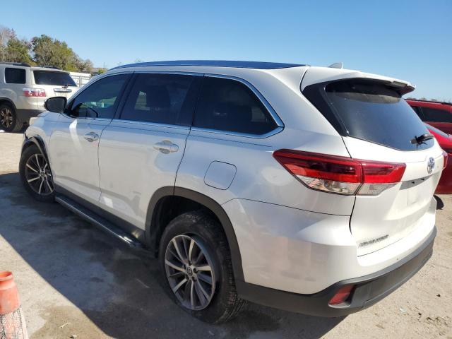 VIN 5TDKZRFH0KS558530 2019 Toyota Highlander, SE no.2