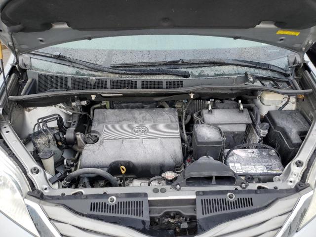 2013 Toyota Sienna - Image 12