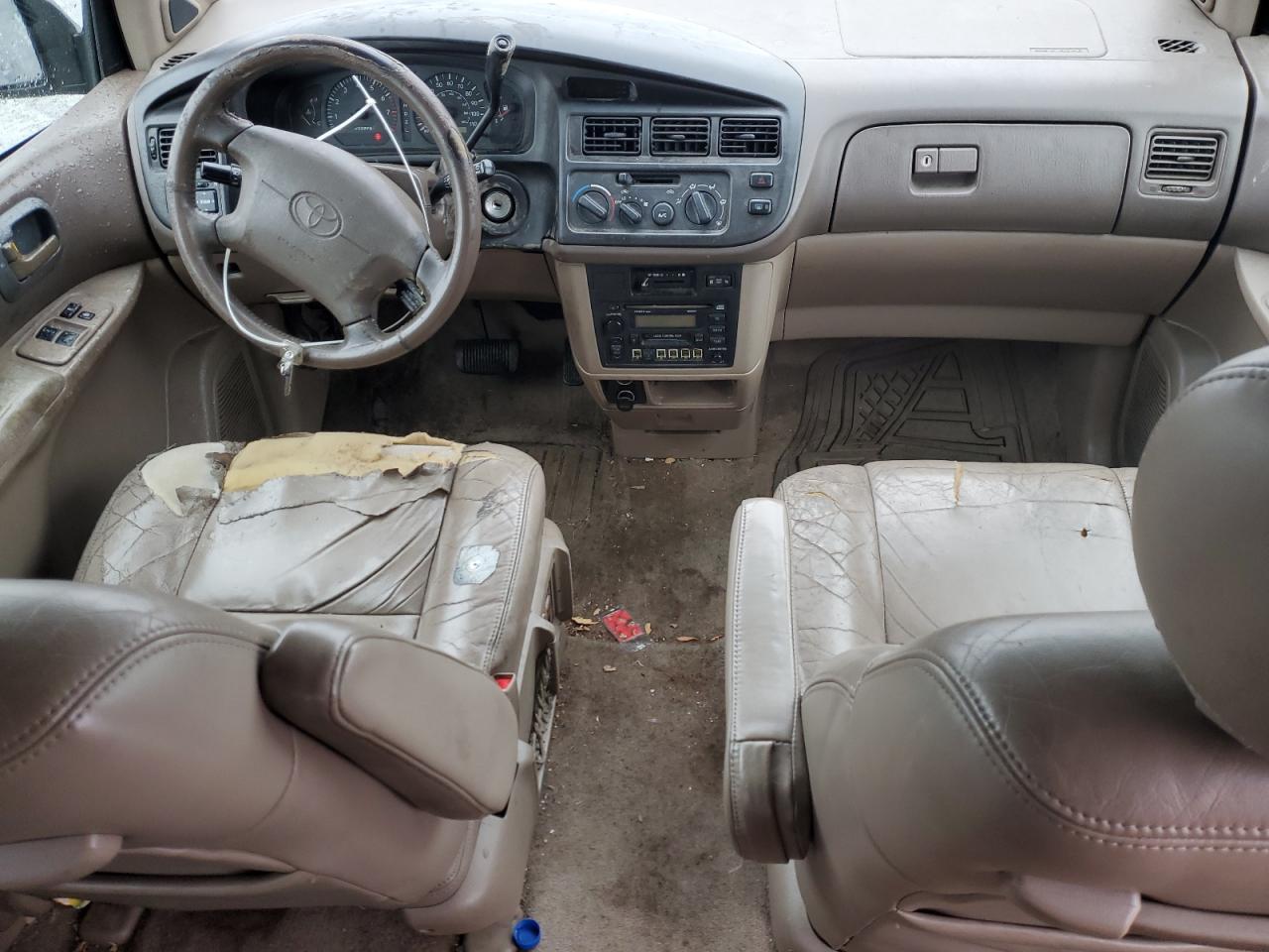 4t3zf13c7wu060184 4T3ZF13C7WU060184 1998 Toyota Sienna Le