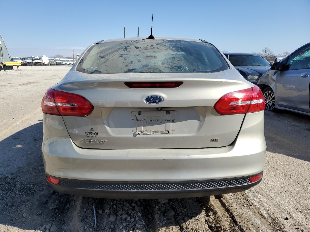 2015 Ford Focus Se vin: 1FADP3F25FL233456