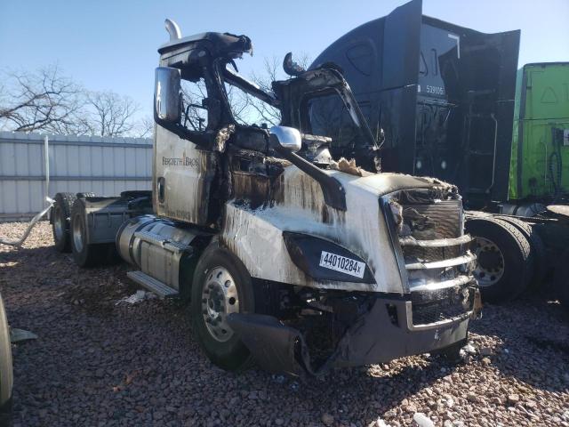 Lot #2359020868 2023 FREIGHTLINER CASCADIA 1 salvage car