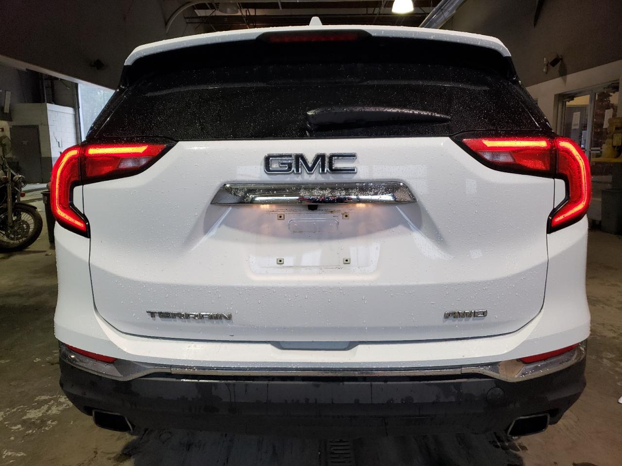 3GKALVEX8JL223877 2018 GMC Terrain Slt