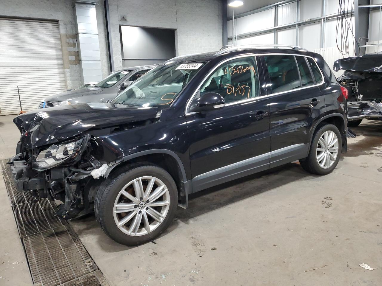 2016 Volkswagen Tiguan S vin: WVGBV7AX2GW564265