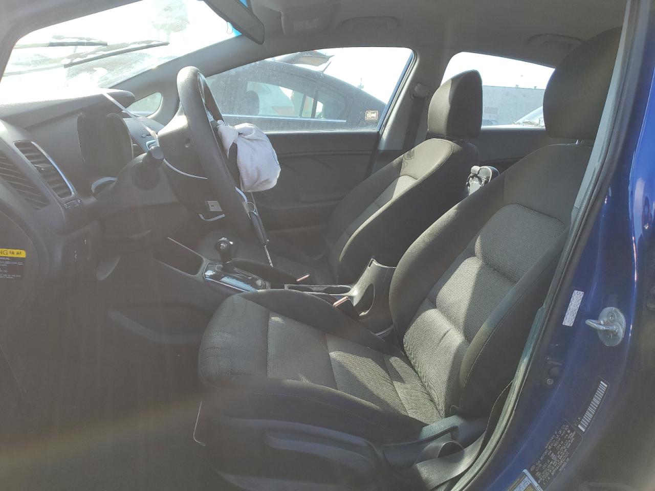 3KPFK4A72HE025122 2017 Kia Forte Lx