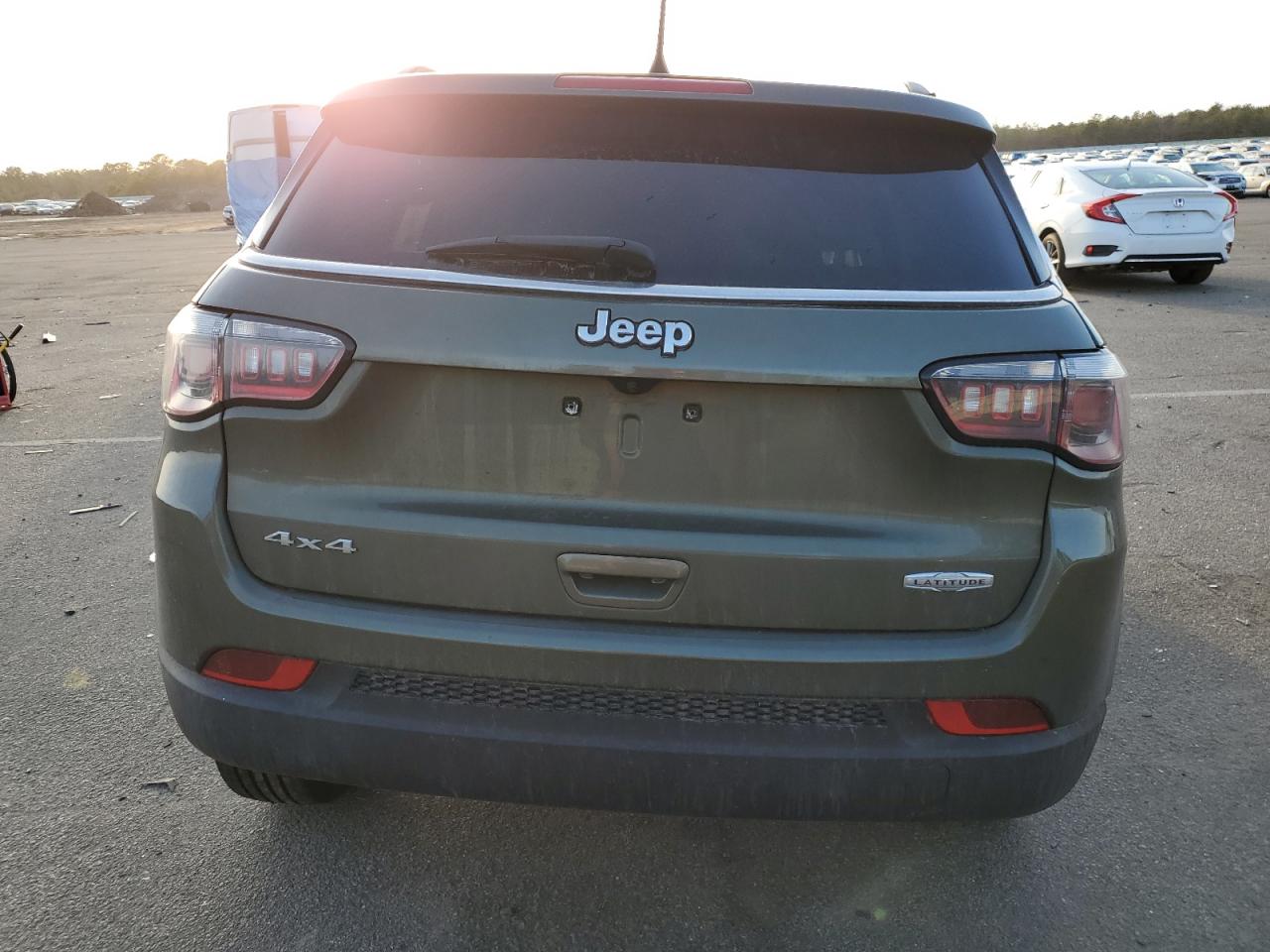 3C4NJDBB8JT142593 2018 Jeep Compass Latitude