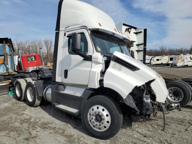 Lot #2388229048 2019 FREIGHTLINER CASCADIA 1 salvage car