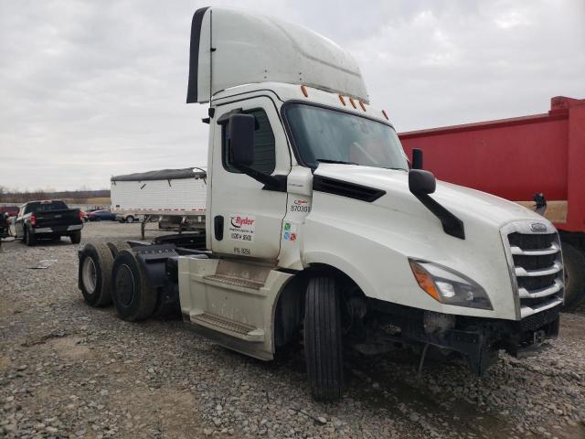 Lot #2407123665 2019 FREIGHTLINER CASCADIA 1 salvage car