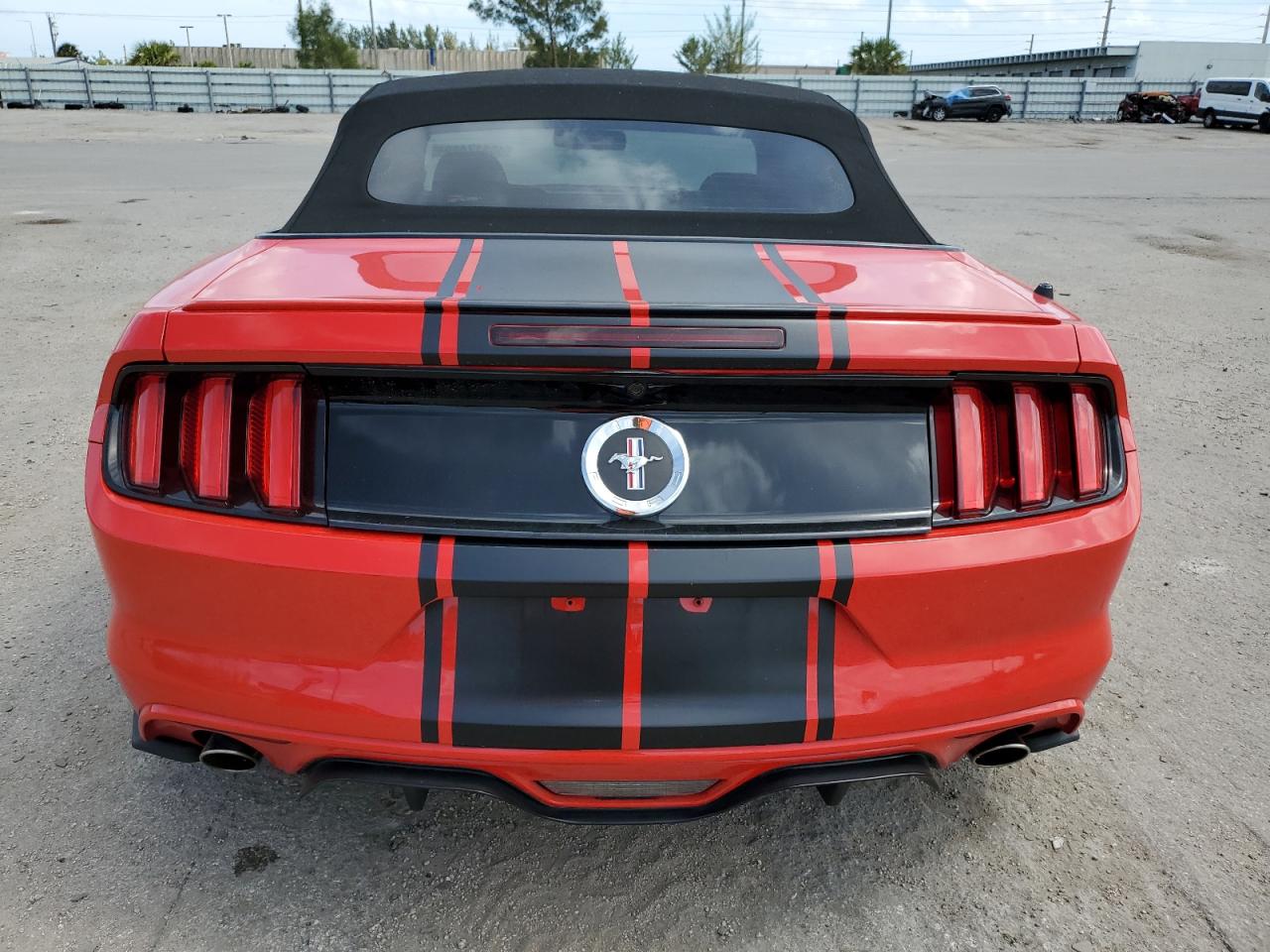 1FATP8EM2F5330601 2015 Ford Mustang