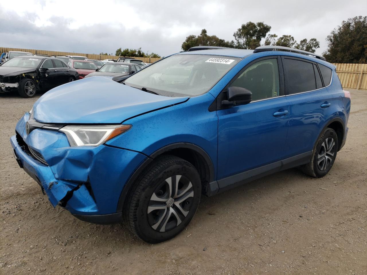 JTMZFREV8JJ744603 2018 Toyota Rav4 Le