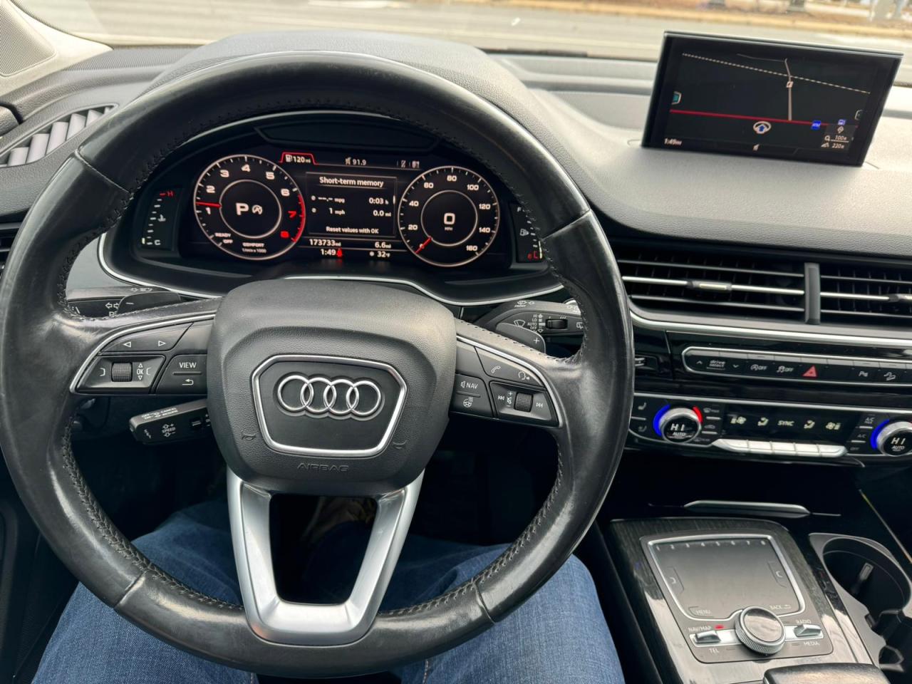 wa1vaaf72hd002683 WA1VAAF72HD002683 2017 Audi Q7 Prestige