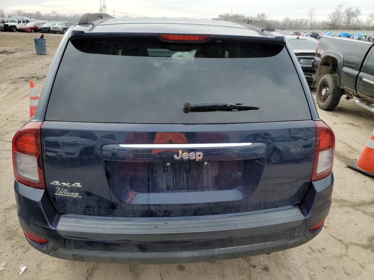 1C4NJDBB2FD240368 2015 Jeep Compass Sport