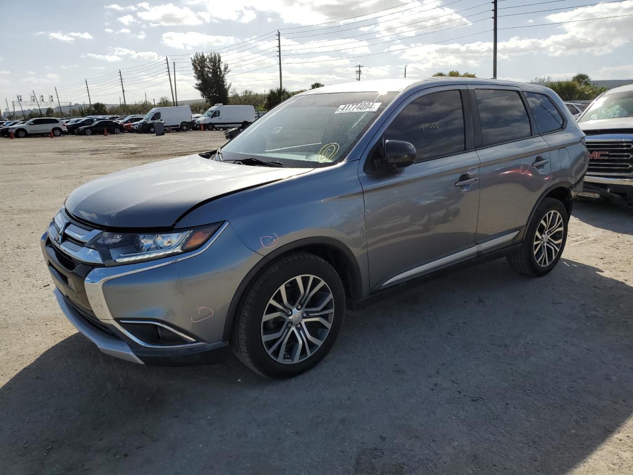 JA4AD2A38HZ001234 2017 Mitsubishi Outlander Es