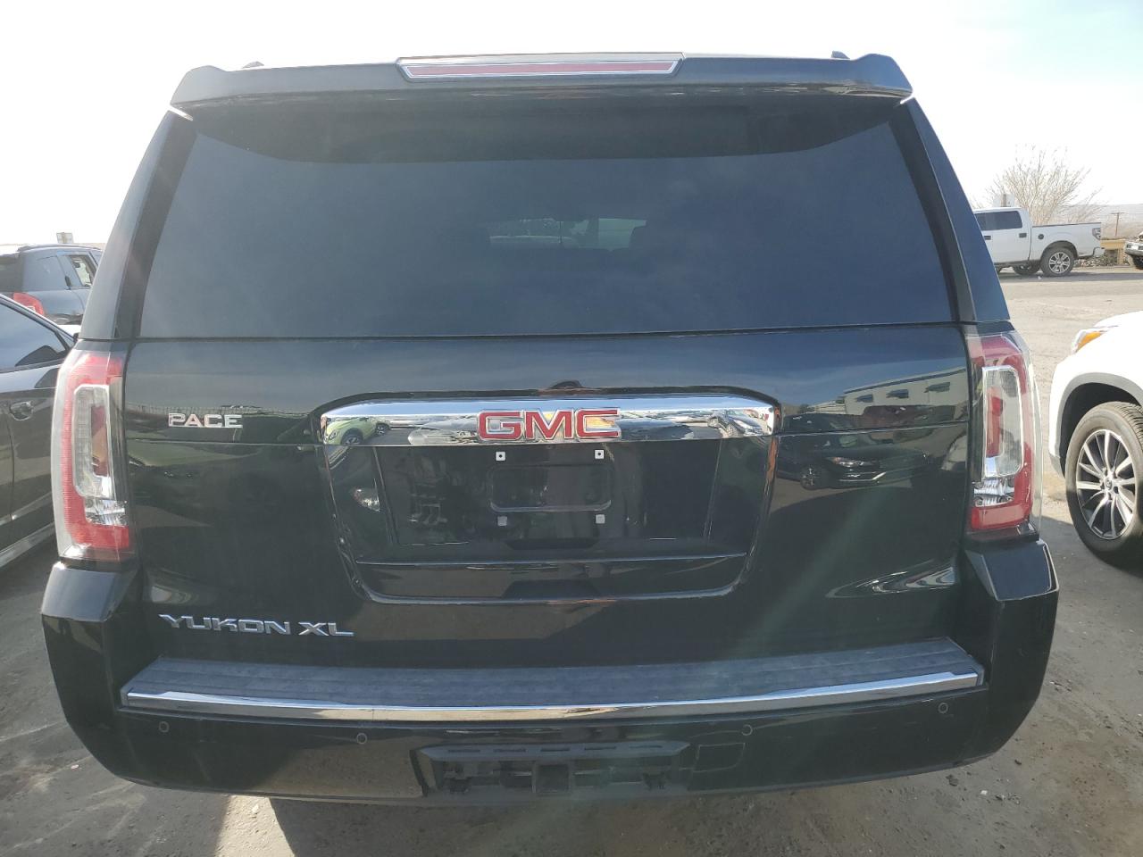 1GKS1HKJ0HR156979 2017 GMC Yukon Xl Denali